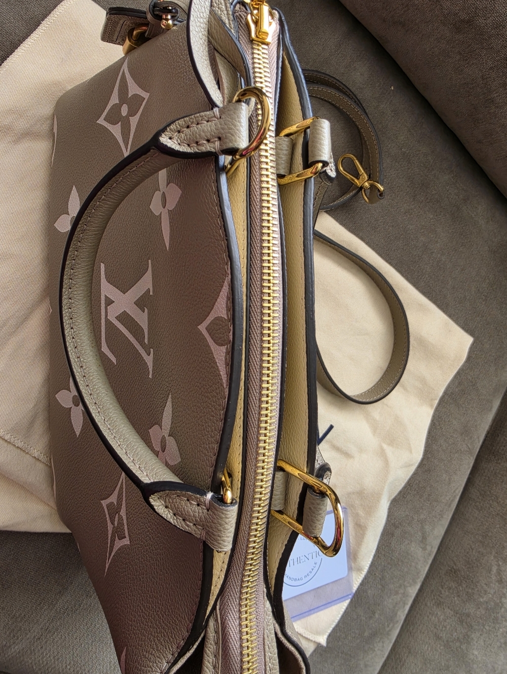 Louis Vuitton Bicolor Petit Palais in Dove/Cream - Picture 13 of 15